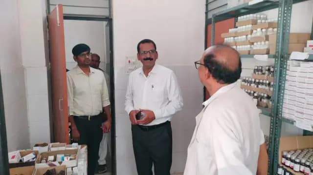सीएमओ ने किया सीएचसी शाहगंज का औचक निरीक्षण, स्वास्थ्य सेवाओं की गुणवत्ता परखी