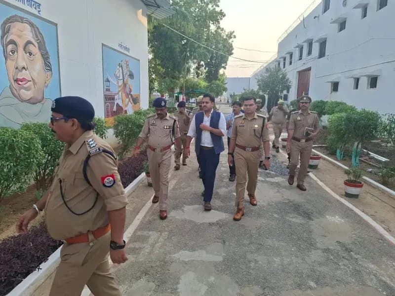 जिलाधिकारी और पुलिस अधीक्षक ने जिला कारागार चुर्क का किया औचक निरीक्षण