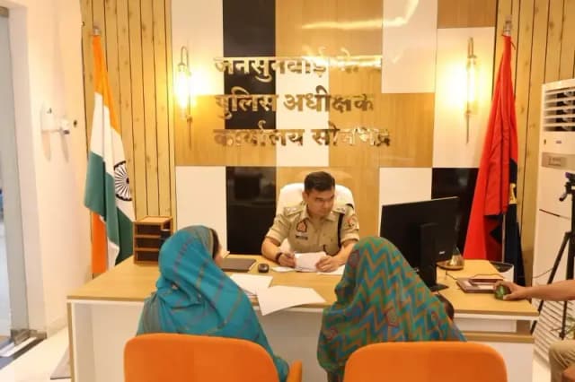 जनसुनवाई में एसपी अभिषेक वर्मा ने सुनीं जनसमस्याएं, समयबद्ध निस्तारण के दिए निर्देश