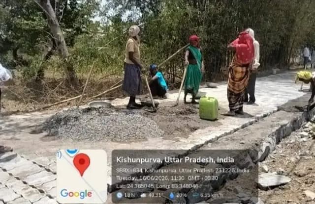 इंटरलॉकिंग निर्माण में अनियमितता का आरोप, ग्रामीणों में भारी आक्रोश