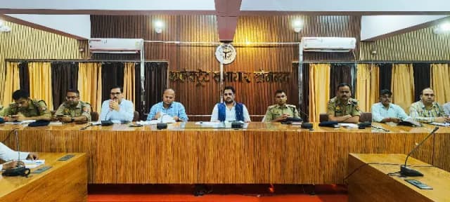 मोहर्रम पर प्रशासन सख्त: ताजिया की ऊंचाई 10 फीट से अधिक नहीं, नई परंपरा पर रोक