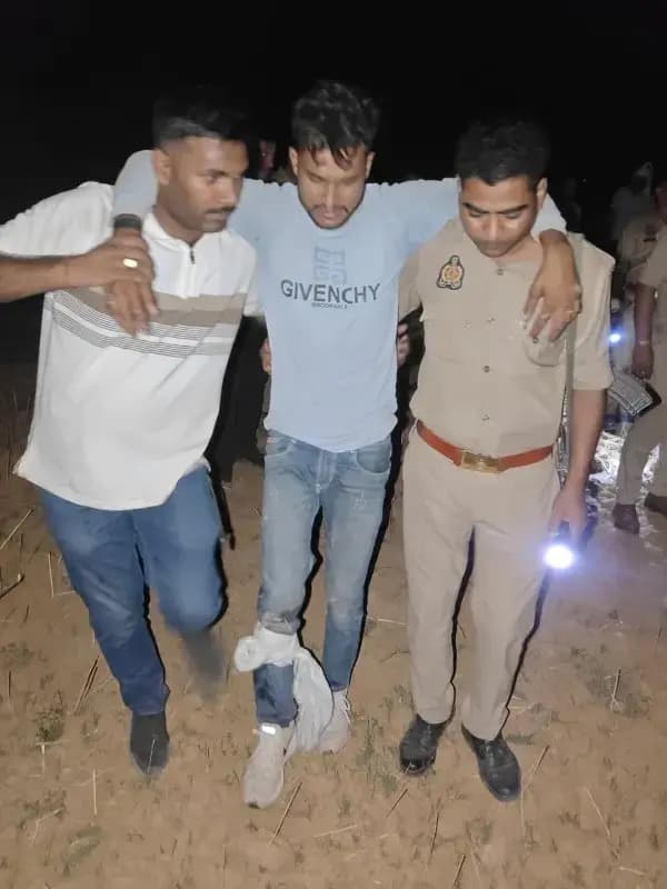 पुलिस मुठभेड़ में ₹50 हजार का इनामिया गो-तस्कर गिरफ्तार, छह गोवंश व हथियार बरामद