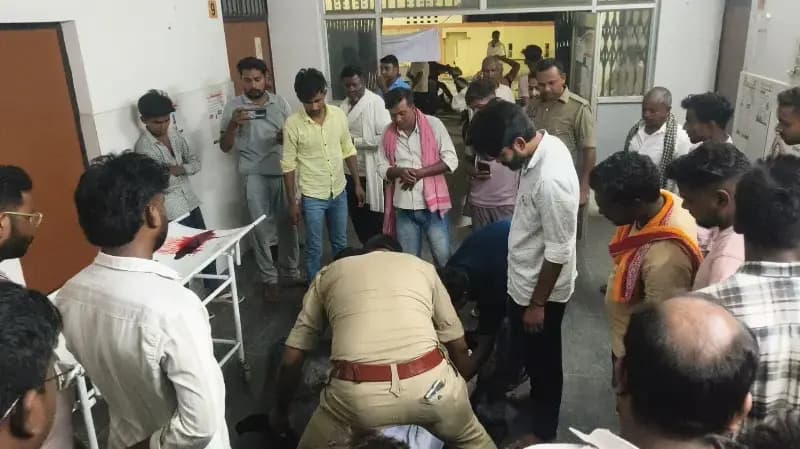 महिला को टक्कर मारकर भाग रहे बाइक सवार की पिकअप से भिड़ंत, मौत