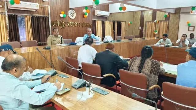 जिला सड़क सुरक्षा समिति की बैठक में दुर्घटना रोकथाम और यातायात सुरक्षा पर विस्तृत समीक्षा