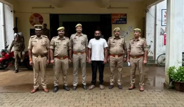 25 हजार का इनामी और कई मामलों में वांछित शातिर अपराधी प्रयागराज से गिरफ्तार