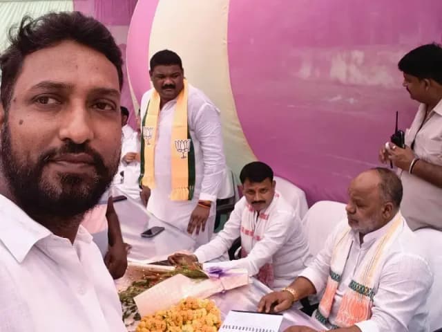प्रभारी मंत्री को सौंपा गया दो सूत्रीय ज्ञापन, इंटर कॉलेज के जर्जर भवन के पुनर्निर्माण और दो एक्सप्रेस ट्रेनों के ठहराव की उठी मांग