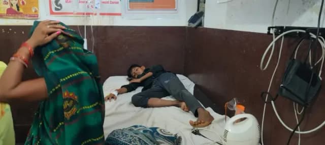 पिता का मोबाइल लेने जा रहे है बच्चे को सर्पदंश,सीएचसी दुद्धी में भर्ती