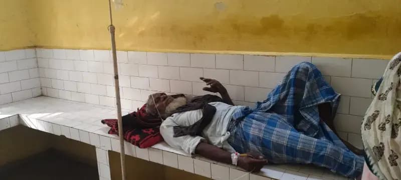 Duddhi : मोबाइल चार्ज निकालते समय बिजली की चपेट में आया व्यक्ति सीएचसी में भर्ती