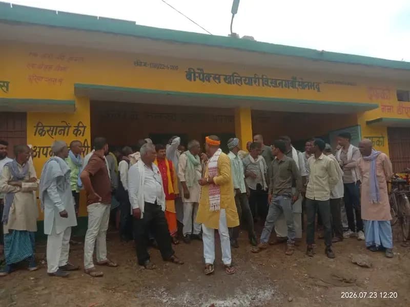 नौजवान संघर्ष मोर्चा के नेतृत्व में साधन सहकारी समिति खलियारी पर किसानों का प्रदर्शन