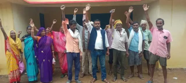 ई-पॉस मशीन खराब होने से खाद वितरण ठप, किसानों ने किया सांकेतिक प्रदर्शन
