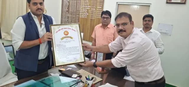 सोनभद्र में हो 'मेगा पर्यटन एवं उद्योग महोत्सव', उद्योग व्यापार संगठन ने डीएम के माध्यम से मुख्यमंत्री को भेजा प्रस्ताव