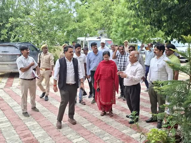 जिलाधिकारी चर्चित गौड़ ने किया राजकीय जिला पुस्तकालय का औचक निरीक्षण, प्रतियोगी छात्रों के लिए आधुनिक सुविधाएं और नई पुस्तकों की उपलब्धता के दिए निर्देश