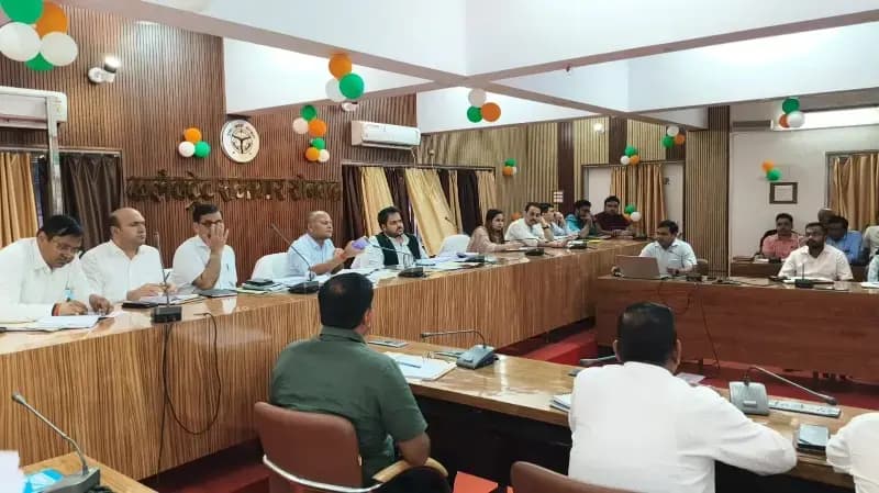 राजस्व वसूली में तेजी लाने के निर्देश, पीएम स्वनिधि में लापरवाही पर नगर निकायों के ईओ का वेतन रोका