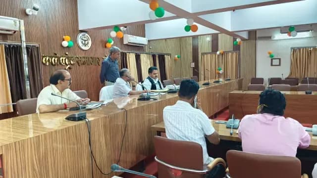 मुख्यमंत्री नगर सृजन योजना व 15वें वित्त आयोग के प्रस्तावों की जिलाधिकारी ने की समीक्षा