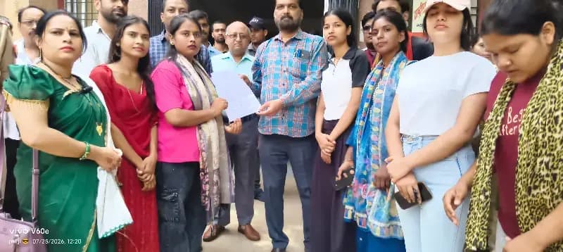 जिला अस्पताल लोढ़ी की स्वास्थ्य सेवाओं में सुधार की मांग, सीएमओ को सौंपा ज्ञापन