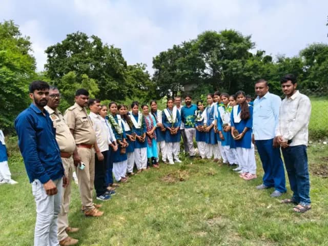 सोनांचल इंटर कॉलेज, घोरावल में पौध वितरण, वृक्षारोपण एवं पर्यावरण संरक्षण संगोष्ठी आयोजित