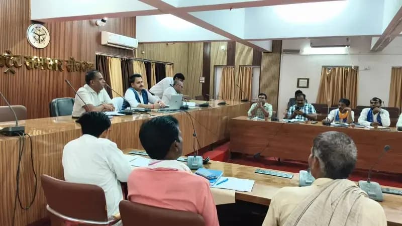सोनभद्र में मतदेय स्थलों के पुनर्गठन की प्रक्रिया तेज, 1200 मतदाताओं के मानक पर होगा केंद्रों का पुनर्संभाजन