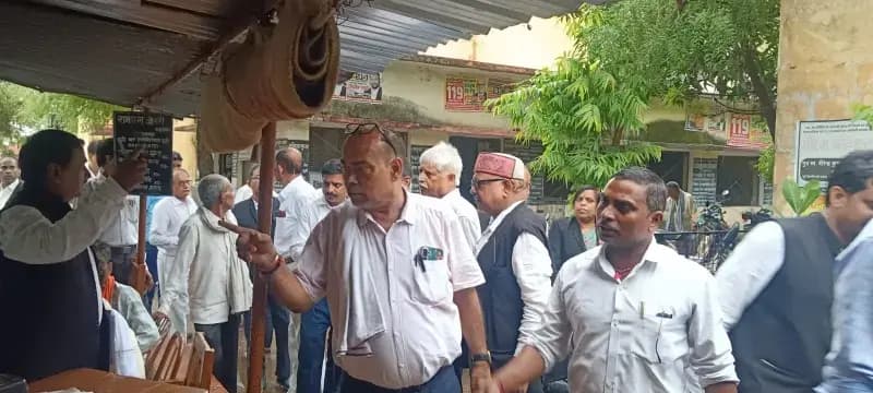 दुद्धी मुंसिफ कोर्ट में बार एसोसिएशन का विशेष जांच अभियान: बिना वैध दस्तावेज एवं सीओपी के ड्रेस कोड पहनकर प्रैक्टिस करने वालों पर सख्ती