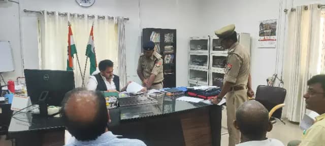 सरकारी अस्पतालों में अग्नि सुरक्षा होगी और मजबूत, डीएम ने दिए सुरक्षा मानकों के कड़ाई से पालन के निर्देश