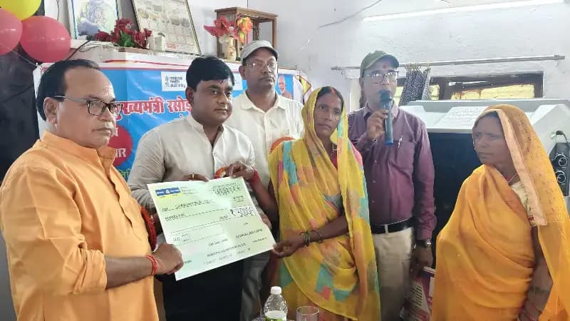 रसोइयों को मिला कैशलैस हेल्थ कार्ड, पांच लाख तक के इलाज की सुविधा