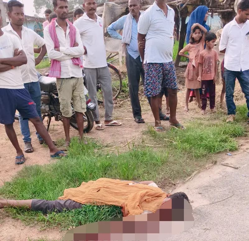 पिकअप-बाइक की जोरदार टक्कर, एक युवक की मौत, दूसरा घायल