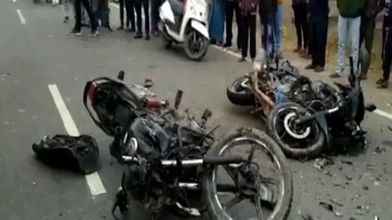 दो बाइकों की आमने-सामने टक्कर, युवक की मौत, दूसरा गंभीर 