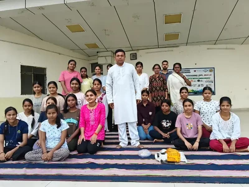 दैनिक जीवन में योग को शामिल करें : योगी संकटमोचन