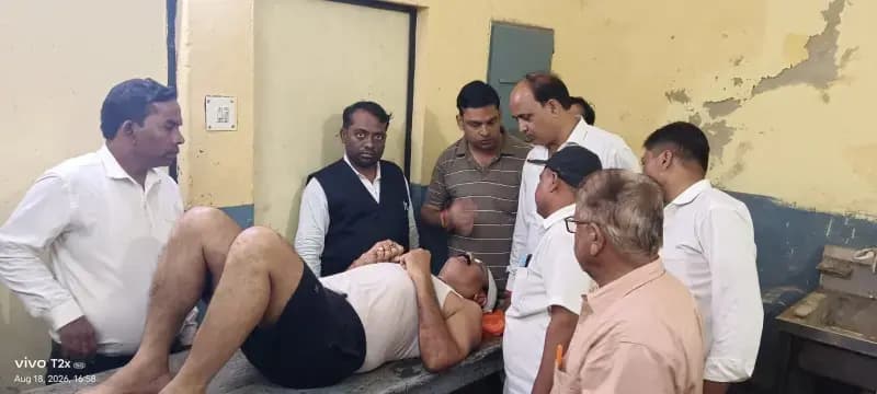 तेज रफ्तार पंच कार ने वरिष्ठ अधिवक्ता की बाइक में मारी टक्कर, घायल 