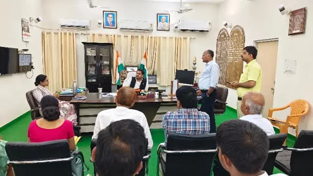 विद्यालयों की बदहाल व्यवस्थाओं पर डीएम सख्त, हर सप्ताह होगा निरीक्षण
