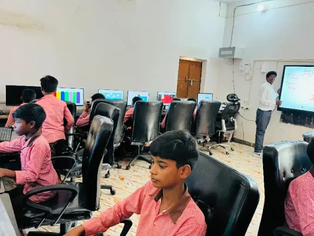 स्मार्ट क्लास और आईसीटी से बदल रहा सोनभद्र के विद्यालयों में पढ़ाई का स्वरूप
