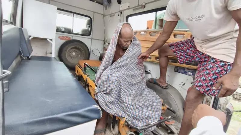 सोन नदी में मछली पकड़ रहे अधेड़ पर मगरमच्छ ने किया हमला, संघर्ष कर बचाई जान