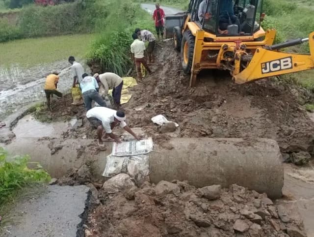 भारी बारिश के बाद राहत और बचाव कार्य तेज, जलनिकासी व मार्गों की बहाली युद्धस्तर पर