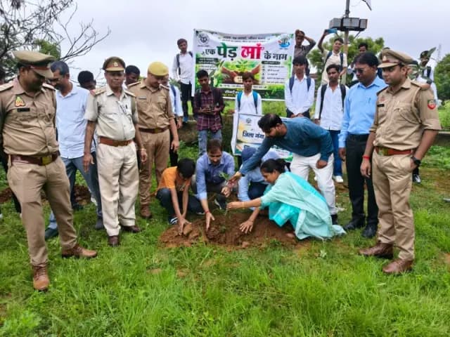 जिला गंगा समिति, सोनभद्र के तत्वावधान में नदी, जल एवं पर्यावरण संरक्षण विषयक कार्यशाला एवं वृक्षारोपण कार्यक्रम आयोजित