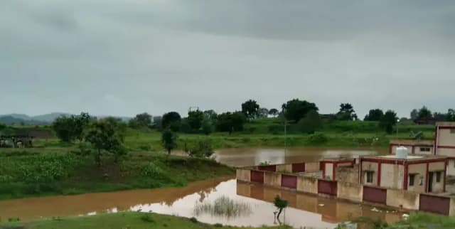 बारिश में गंदे पानी की सप्लाई से ग्रामीण परेशान, बीमारी का खतरा