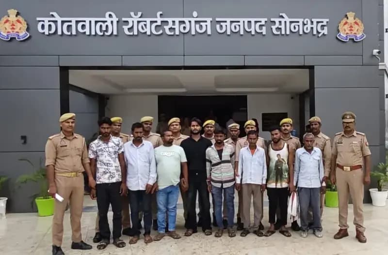 रॉबर्ट्सगंज पुलिस की बड़ी कार्रवाई, 07 वारंटी व 01 वांछित अभियुक्त गिरफ्तार