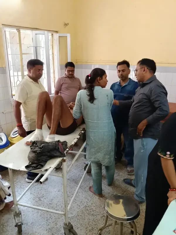 बेकाबू कार ने आधा दर्जन से अधिक लोगों को मारी टक्कर, कई घायल