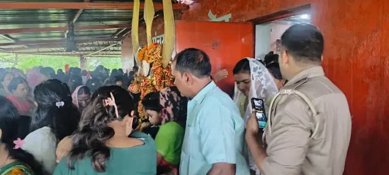 पंचमुखी महादेव मंदिर पर विशाल भंडारा, उमड़ा श्रद्धालुओं का सैलाब