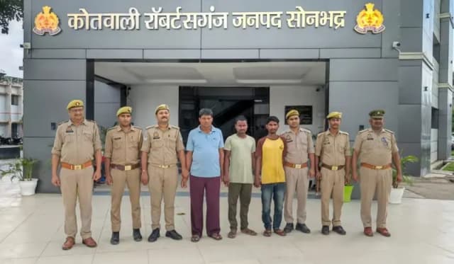 गैंगस्टर एक्ट में वांछित गैंग लीडर चन्द्रभूषण समेत तीन शातिर अपराधी गिरफ्तार
