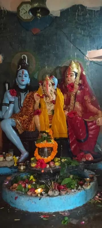 सावन के अंतिम सोमवार को शिवालयों में उमड़ा आस्था का सैलाब, हर-हर महादेव के जयकारों से गूंजा दुद्धी