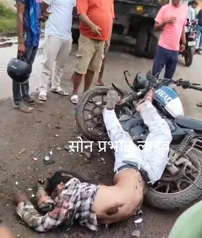 सड़क हादसे में बाइक सवार की मौत, खड़ी गाड़ी से टकराई बाइक