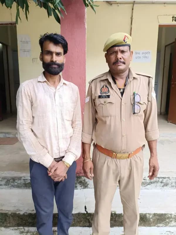 शाहगंज पुलिस द्वारा वांछित/वारंटी अभियुक्त गिरफ्तार