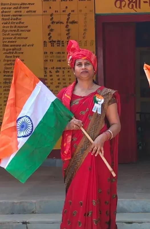 राज्य शिक्षक पुरस्कार के लिए चयनित हुईं सोनभद्र की शिक्षिका मीरा सिंह