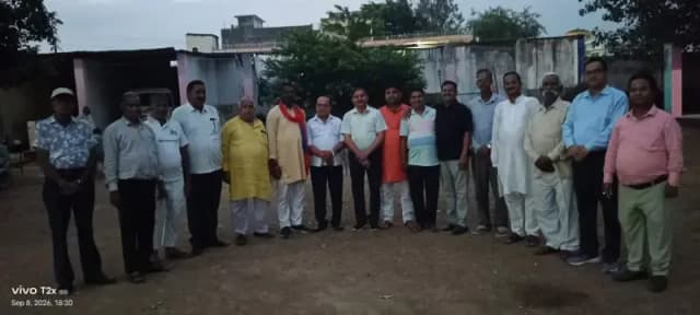 दुद्धी -सामूहिक सहभोज के बीच आगामी 28 से 30 सितम्बर तक होने वाले हॉकी टूर्नामेंट पर बनीं रणनीति