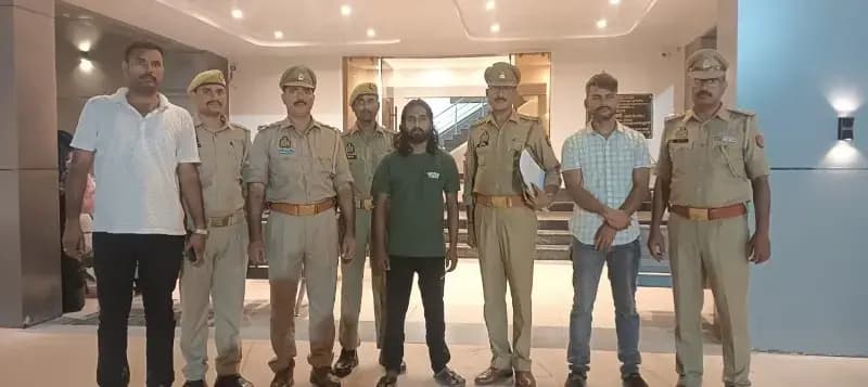 Sonbhadra crime:24 मुकदमों वाले इनामी अभियुक्त की गिरफ्तारी, एसओजी और रॉबर्ट्सगंज पुलिस की कार्रवाई