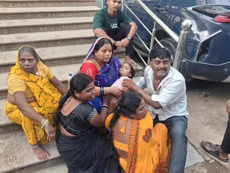 Sonbhadra crime: नेशनल हॉस्पिटल में दो वर्षीय मासूम की मौत, परिजनों ने लगाया इलाज में लापरवाही का आरोप
