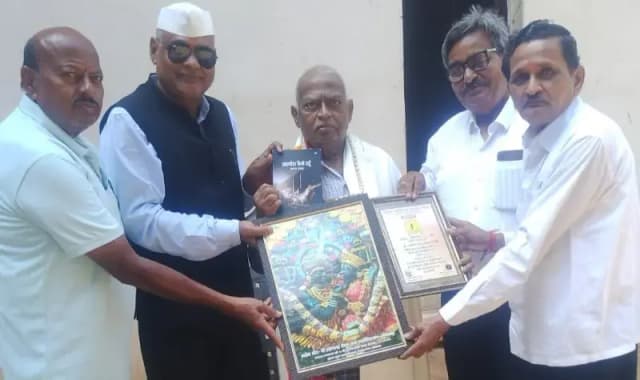 दुद्धी के वरिष्ठ अधिवक्ता जगदीश्वर जायसवाल का संयुक्त अधिवक्ता महासंघ ने किया सम्मान
