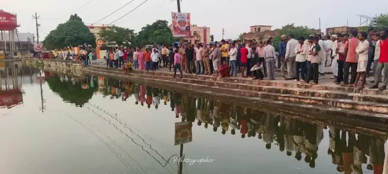 रामसरोवर तालाब में युवक डूबा,घंटों से रेस्क्यू ऑपरेशन जारी