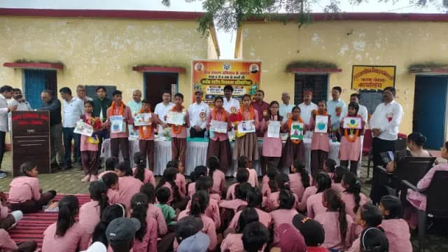चित्रकला प्रतियोगिता में साक्षी चौहान बनीं करमा ब्लॉक की विजेता
