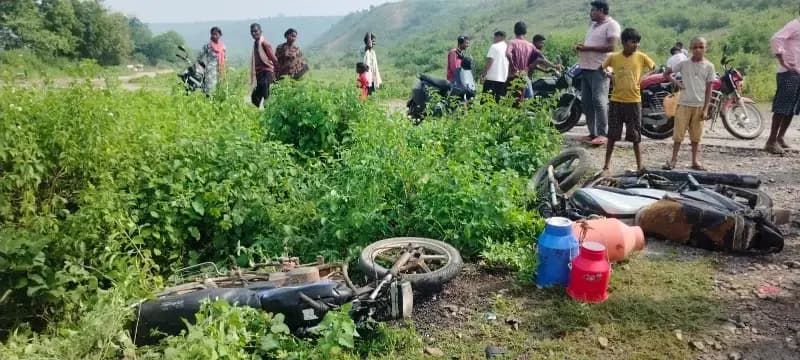Accident:दो मोटरसाइकिल के आमने-सामने जबरदस्त टक्कर में तीन युवक गंभीर रूप से घायल