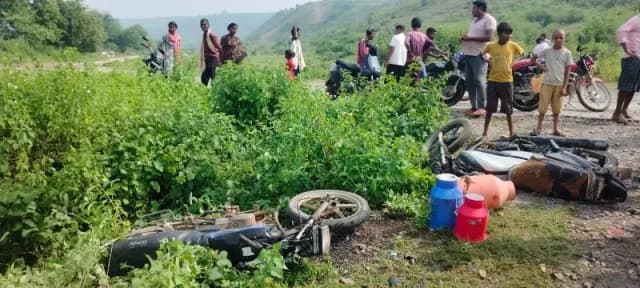 Accident:दो मोटरसाइकिल के आमने-सामने जबरदस्त टक्कर में तीन युवक गंभीर रूप से घायल